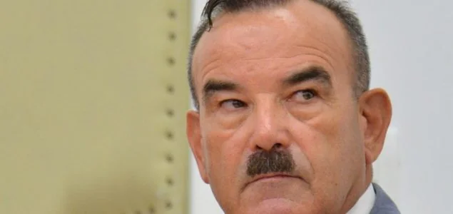 ŠJORA FILE NE DA ZVIZDU PETOKRAKU